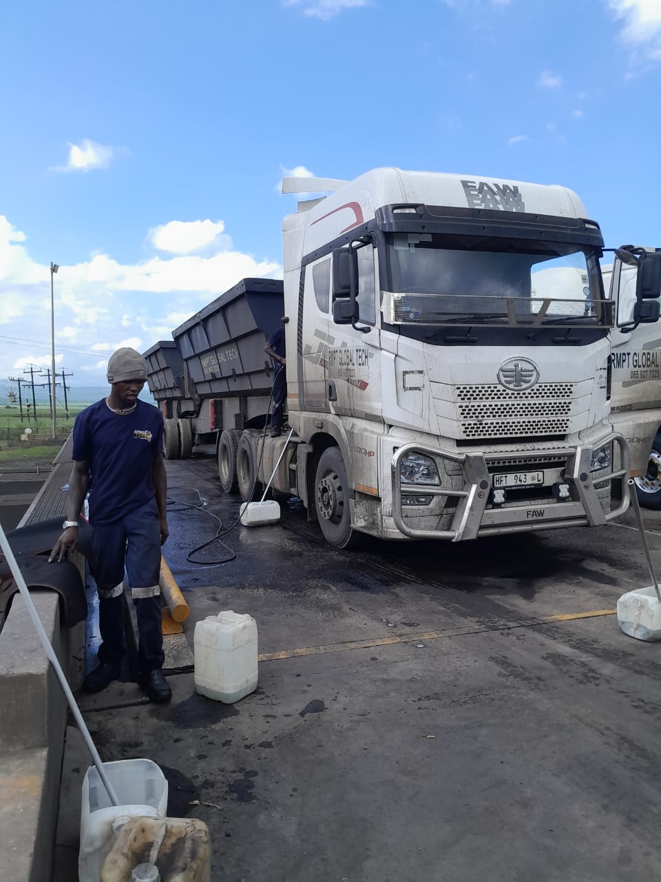34 Ton Sidetipper Truck Rental for hire in PRETORIA, ERMELO, MIDDLEBURG, WITBANK, LIMPOPO, MPUMALANGA, KZN  Limpopo